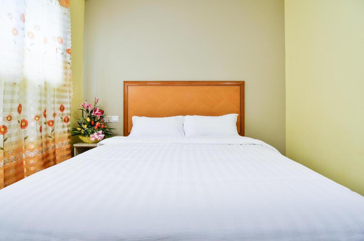 Hotel Raja Bot Куала-Лумпур Экстерьер фото